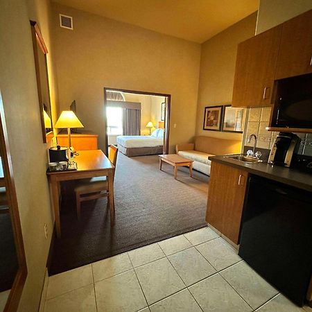 Clarion Pointe Hotel Rimbey Buitenkant foto