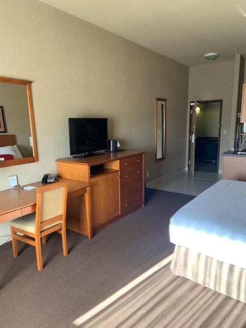 Clarion Pointe Hotel Rimbey Buitenkant foto