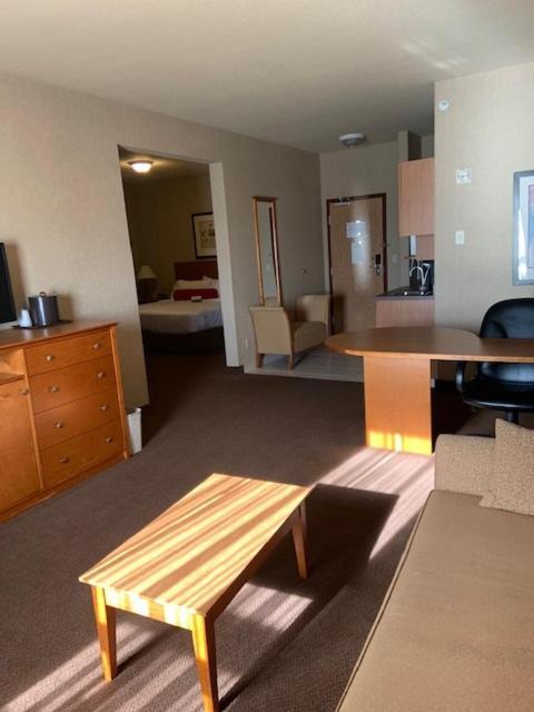 Clarion Pointe Hotel Rimbey Buitenkant foto