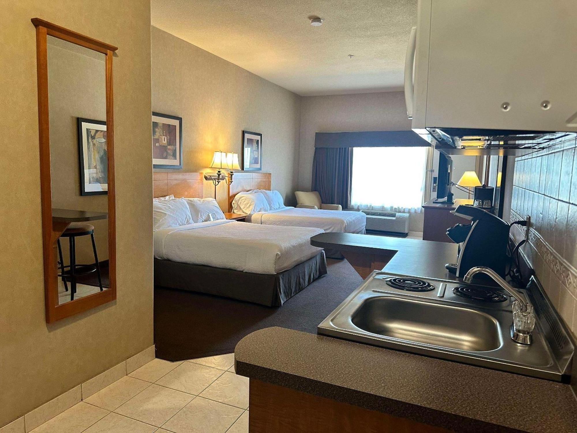 Clarion Pointe Hotel Rimbey Buitenkant foto