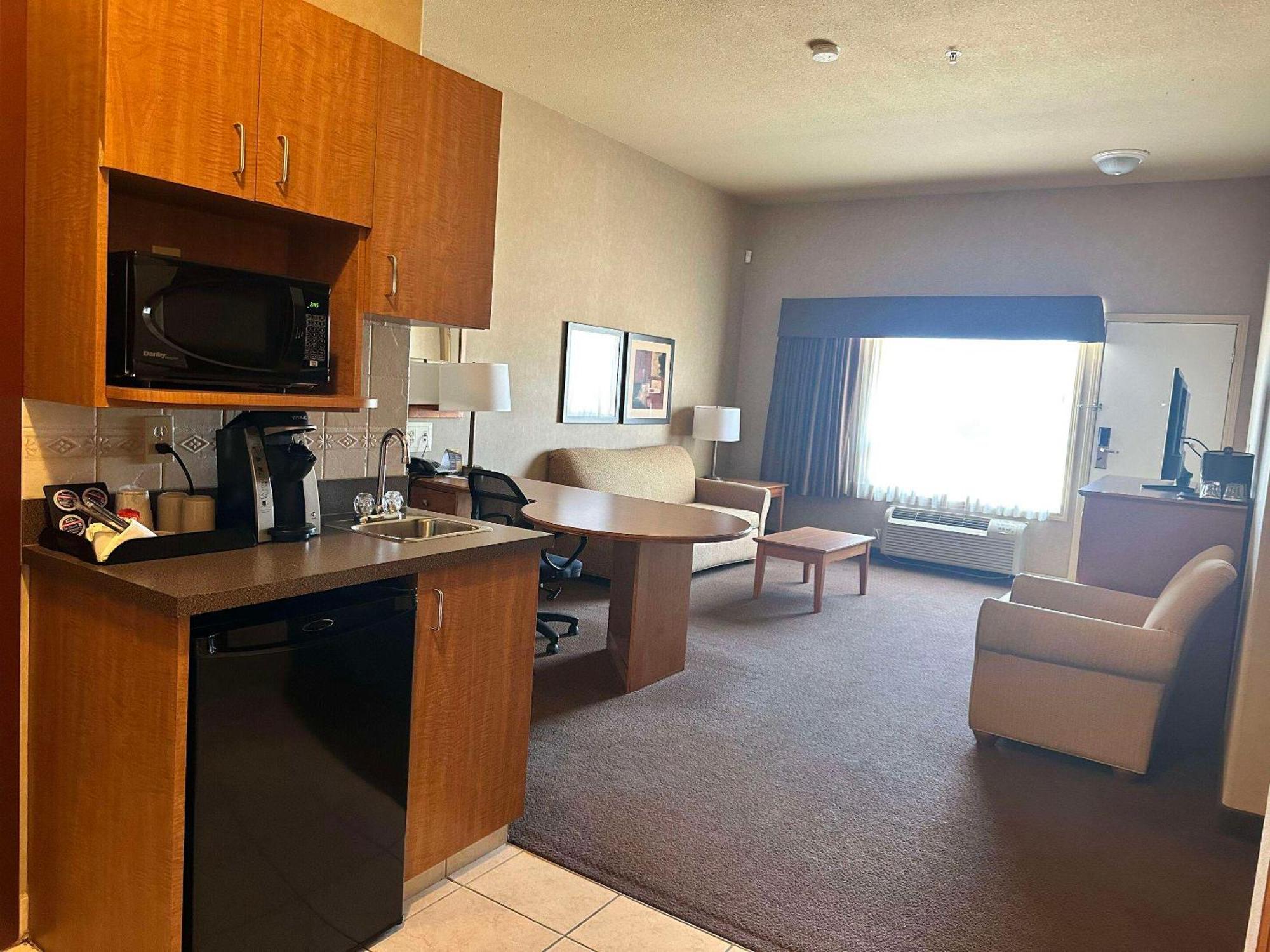 Clarion Pointe Hotel Rimbey Buitenkant foto