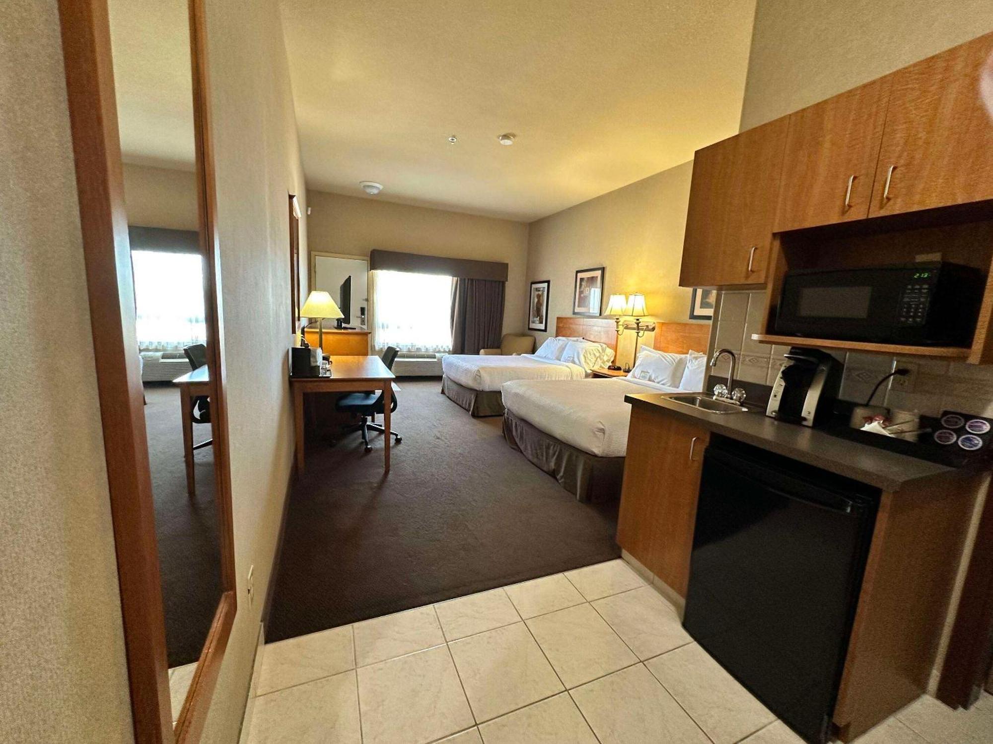Clarion Pointe Hotel Rimbey Buitenkant foto