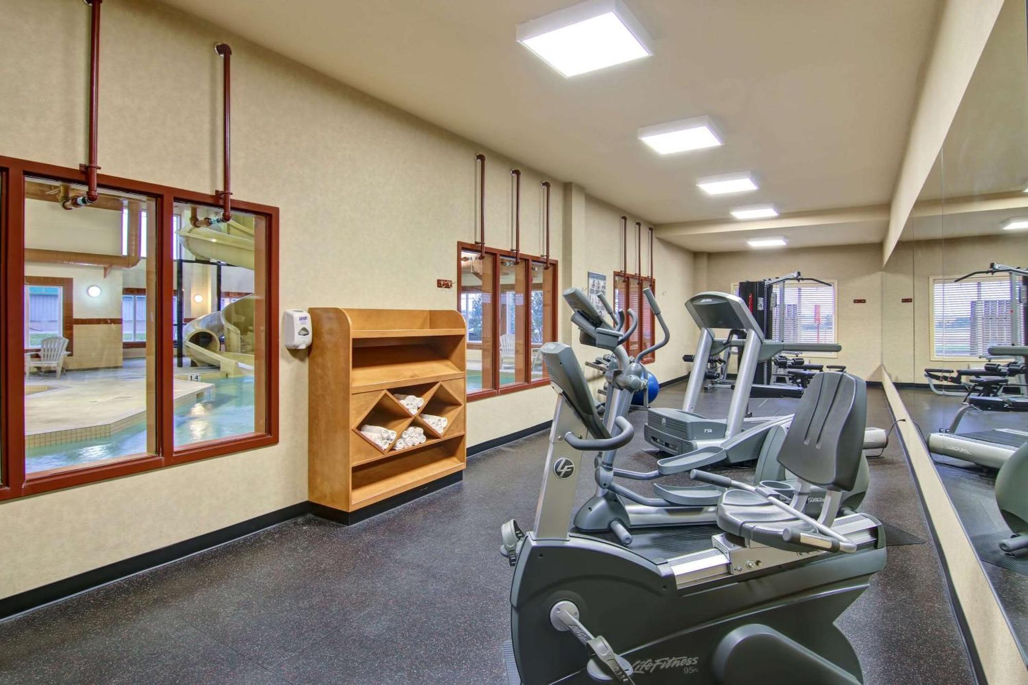 Clarion Pointe Hotel Rimbey Buitenkant foto