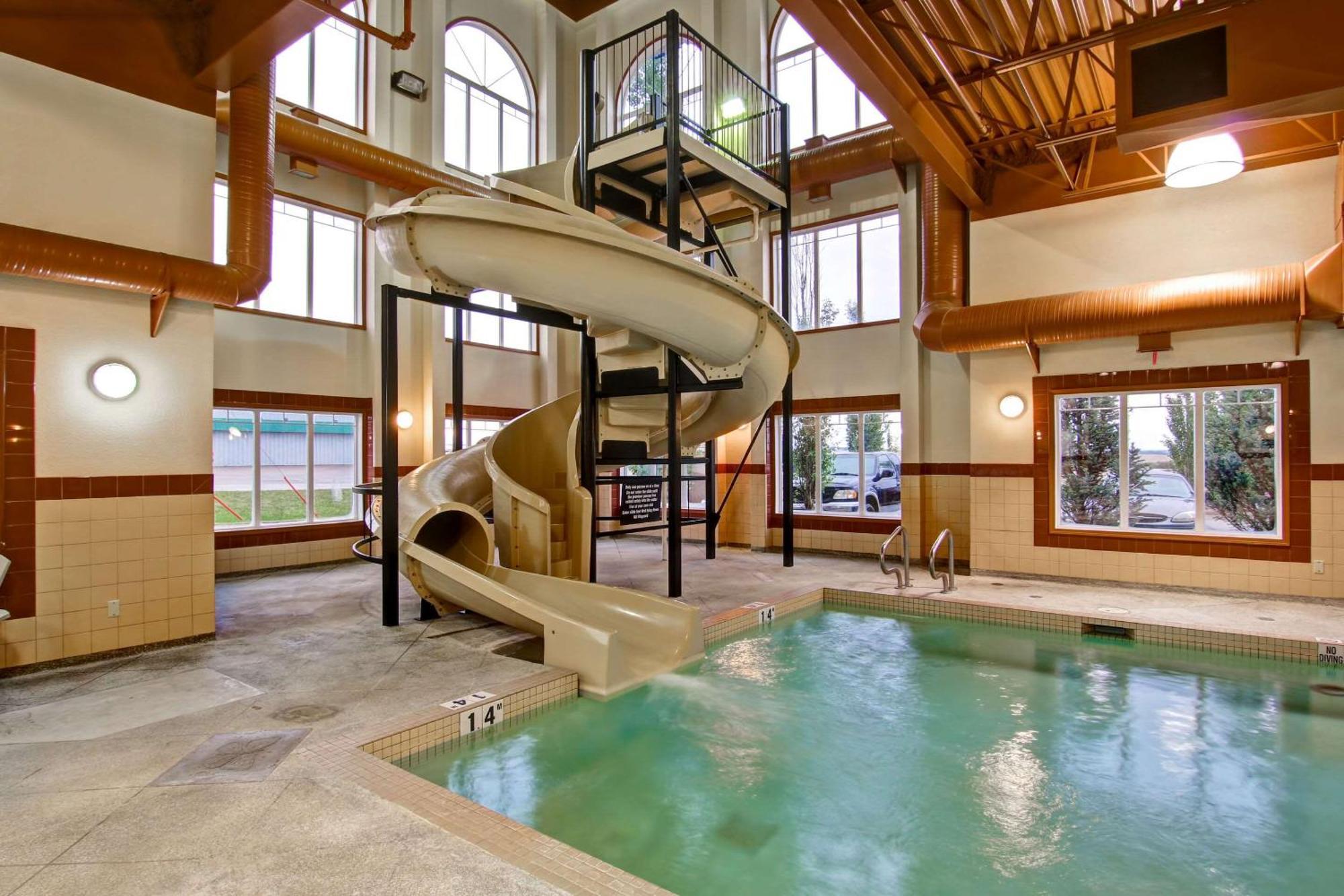 Clarion Pointe Hotel Rimbey Buitenkant foto