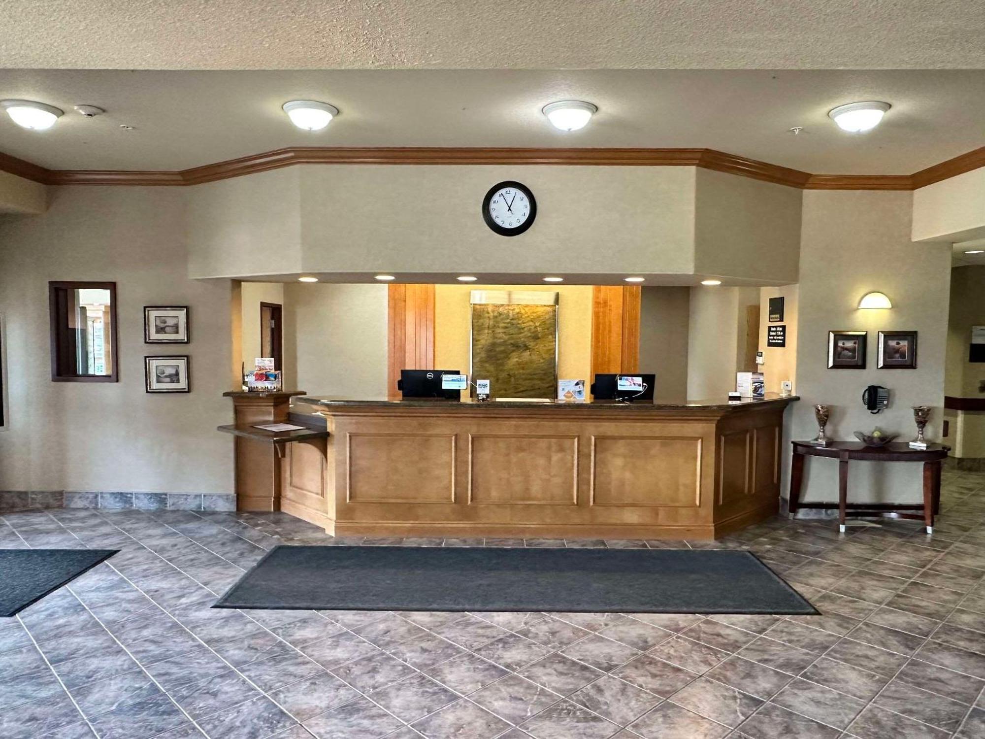 Clarion Pointe Hotel Rimbey Buitenkant foto
