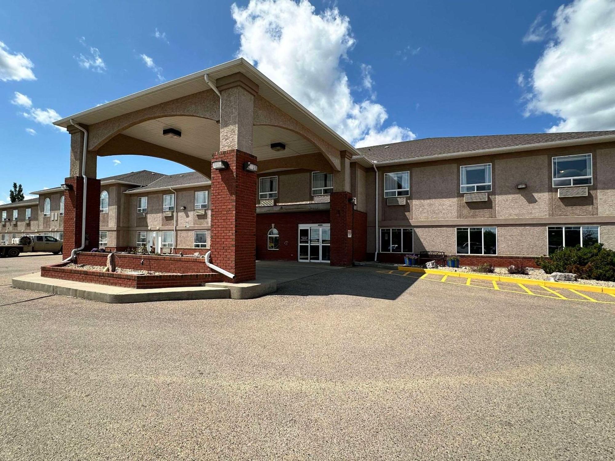 Clarion Pointe Hotel Rimbey Buitenkant foto
