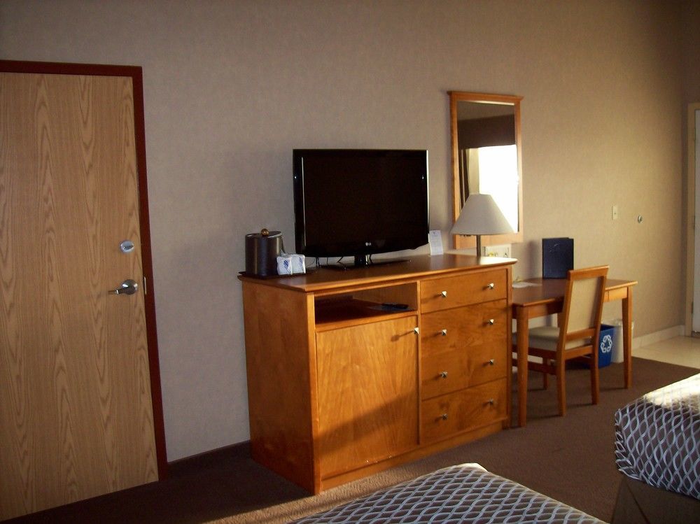 Clarion Pointe Hotel Rimbey Buitenkant foto