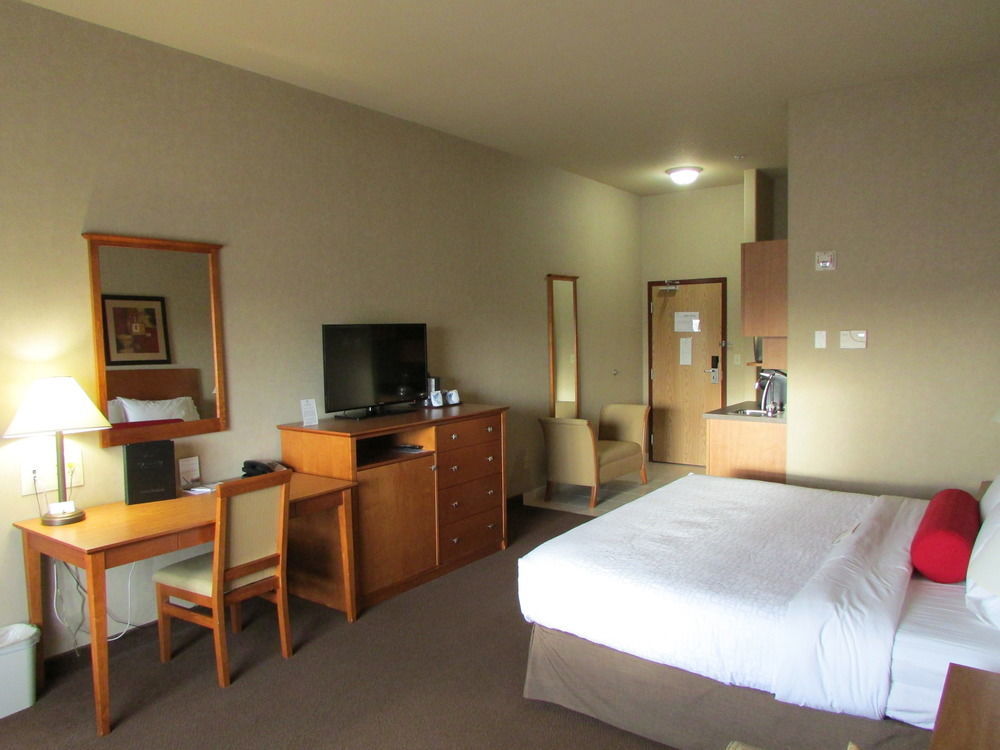 Clarion Pointe Hotel Rimbey Buitenkant foto