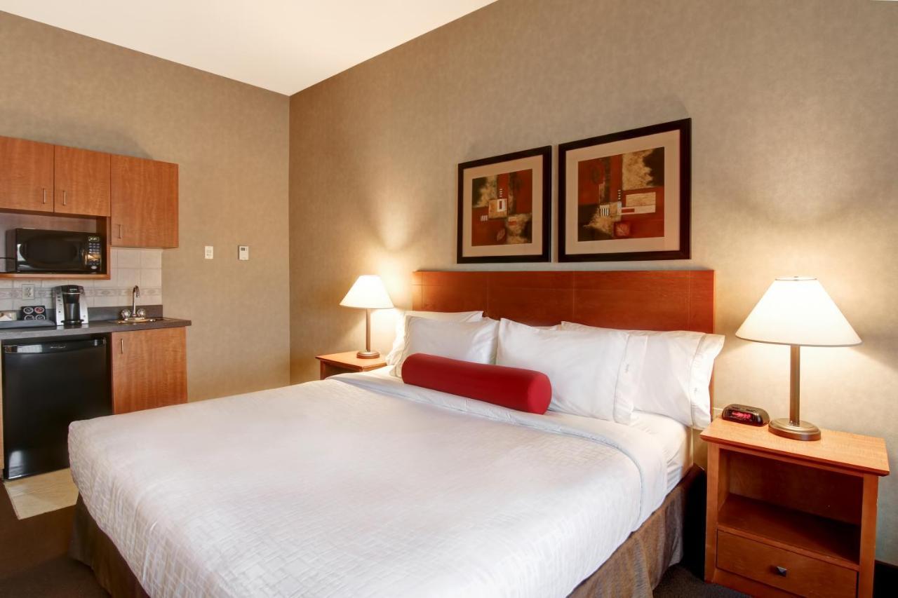 Clarion Pointe Hotel Rimbey Buitenkant foto