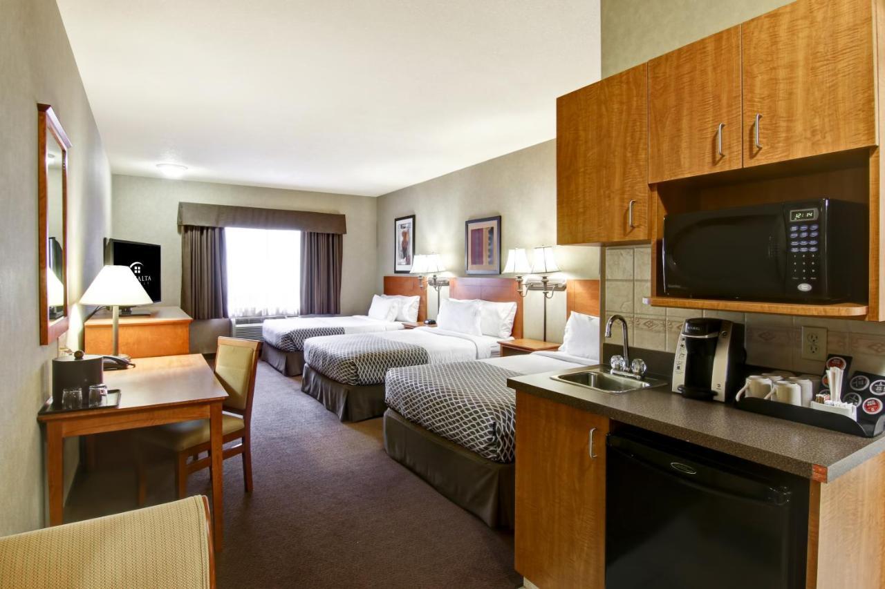 Clarion Pointe Hotel Rimbey Buitenkant foto